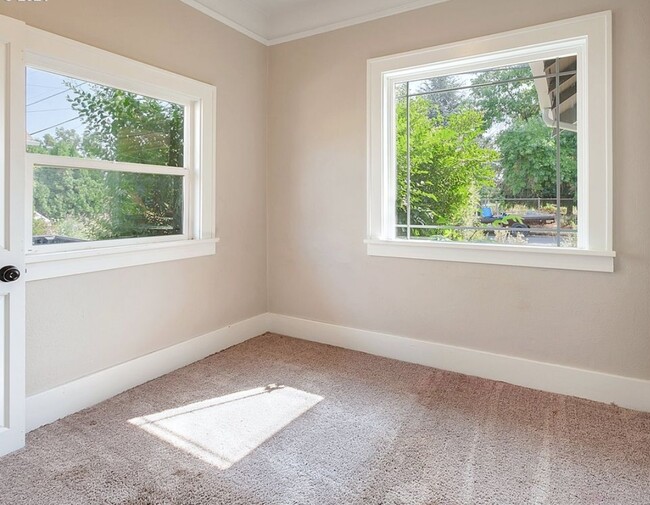 Building Photo - 2421 SE 85th Ave