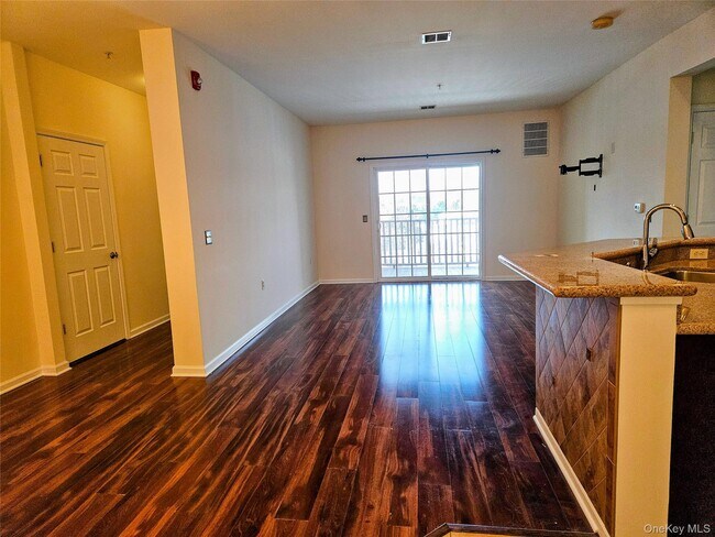 Foto del edificio - 934 Tower Ridge Cir