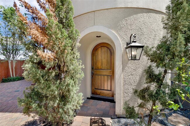 Foto del edificio - 1602 Fowler St