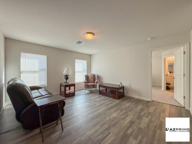 Foto del edificio - Imagine Cming Hme to This Stunning, New, Partially Furnished 4/2 gem in the Highly Sought-after Park