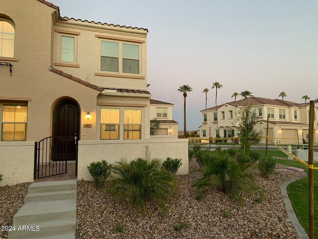 Building Photo - 4077 S Sabrina Dr
