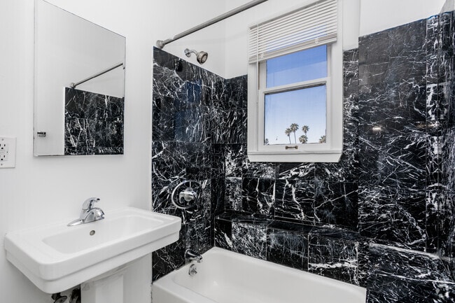 1BR, 1BA - 526-643 SF - The Dover