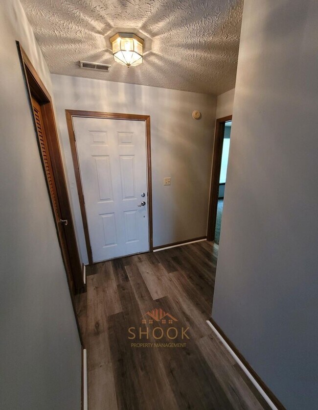 Building Photo - REMODELED 3 BR HOME - AVAILABLE MID JUNE