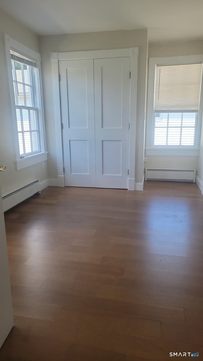 Building Photo - 318 Grovers Ave