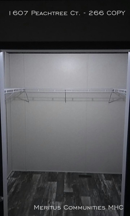 Building Photo - 1607 Peachtree Ct