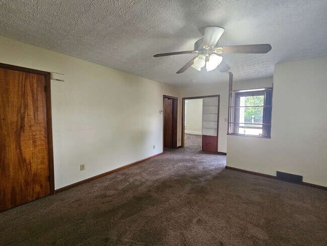 Foto del edificio - Kent 2 Bedroom 1 Bath Duplex