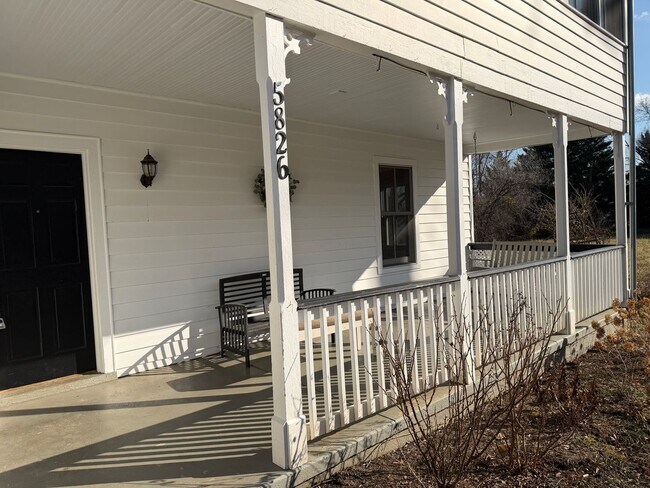 Foto del edificio - 5826 Railroad Ave