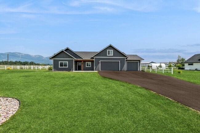 Foto del edificio - Luxury Mountain View Home on 1 Acre