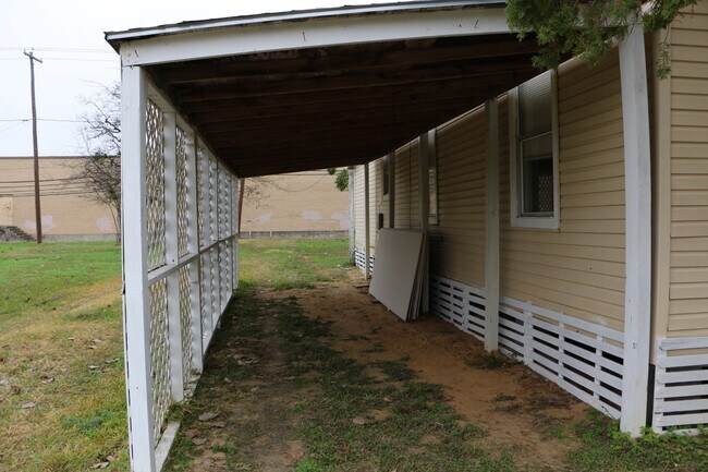 Building Photo - 1014 W 4th St