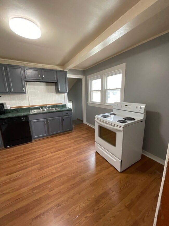 Foto del edificio - 2 bedroom/1 bath house for rent