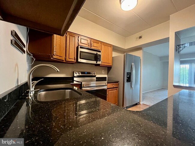 Foto del edificio - 263 E Village Rd