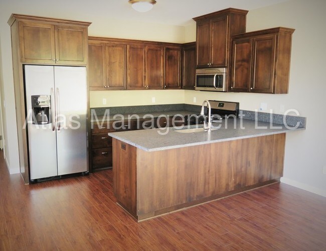 Building Photo - Wilsonville Greens Luxury Townhomes Unit 3