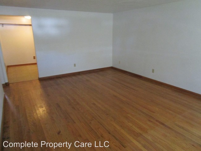 Building Photo - 4425 Columbus Ave