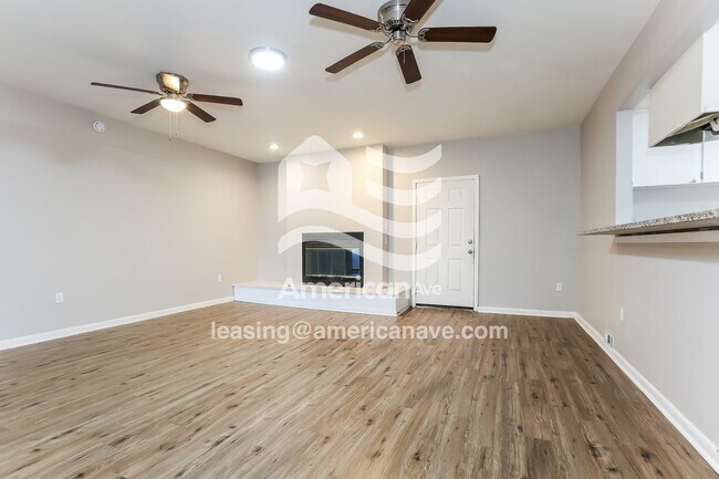 Foto del edificio - 2515 Montreal Dr