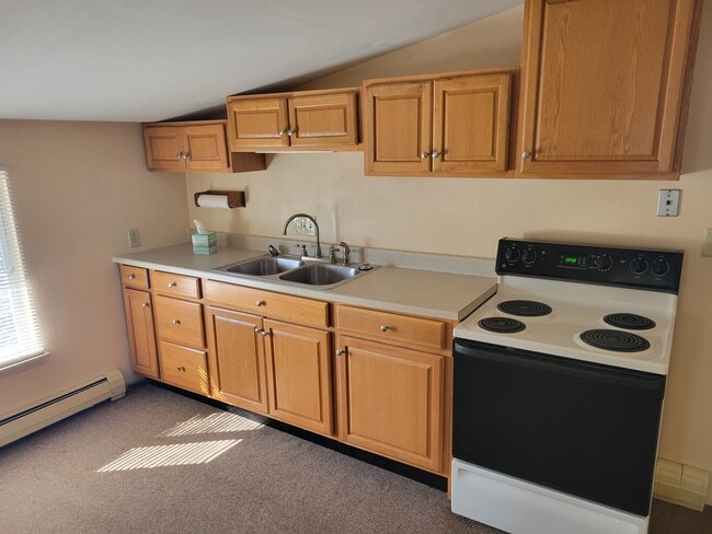 Kitchen - 811 Painter St