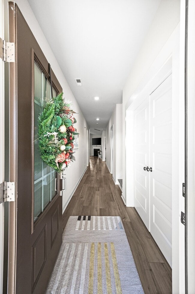 Building Photo - 643 Snapdragon Ln