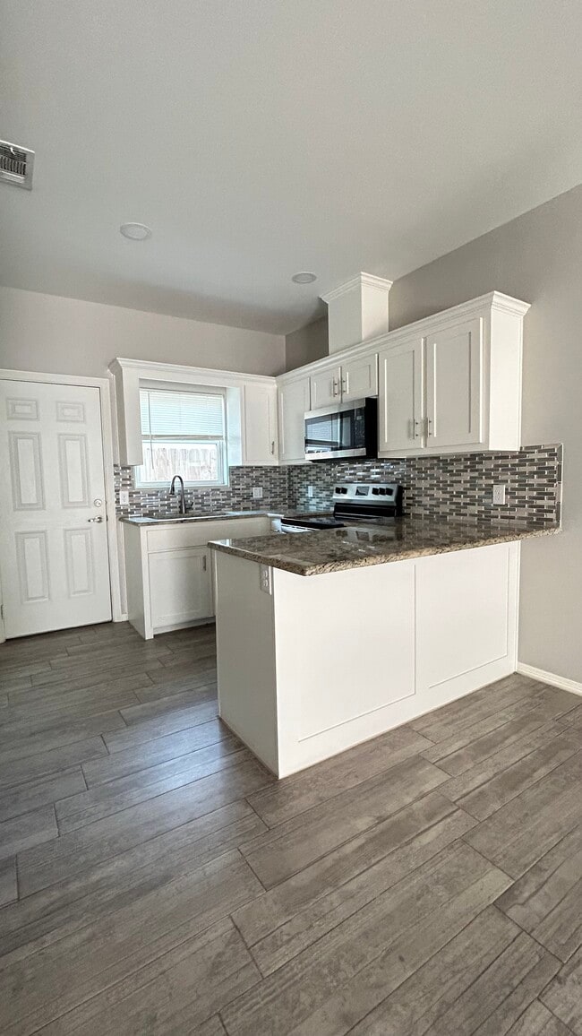 Building Photo - 5101 N Winona Dr