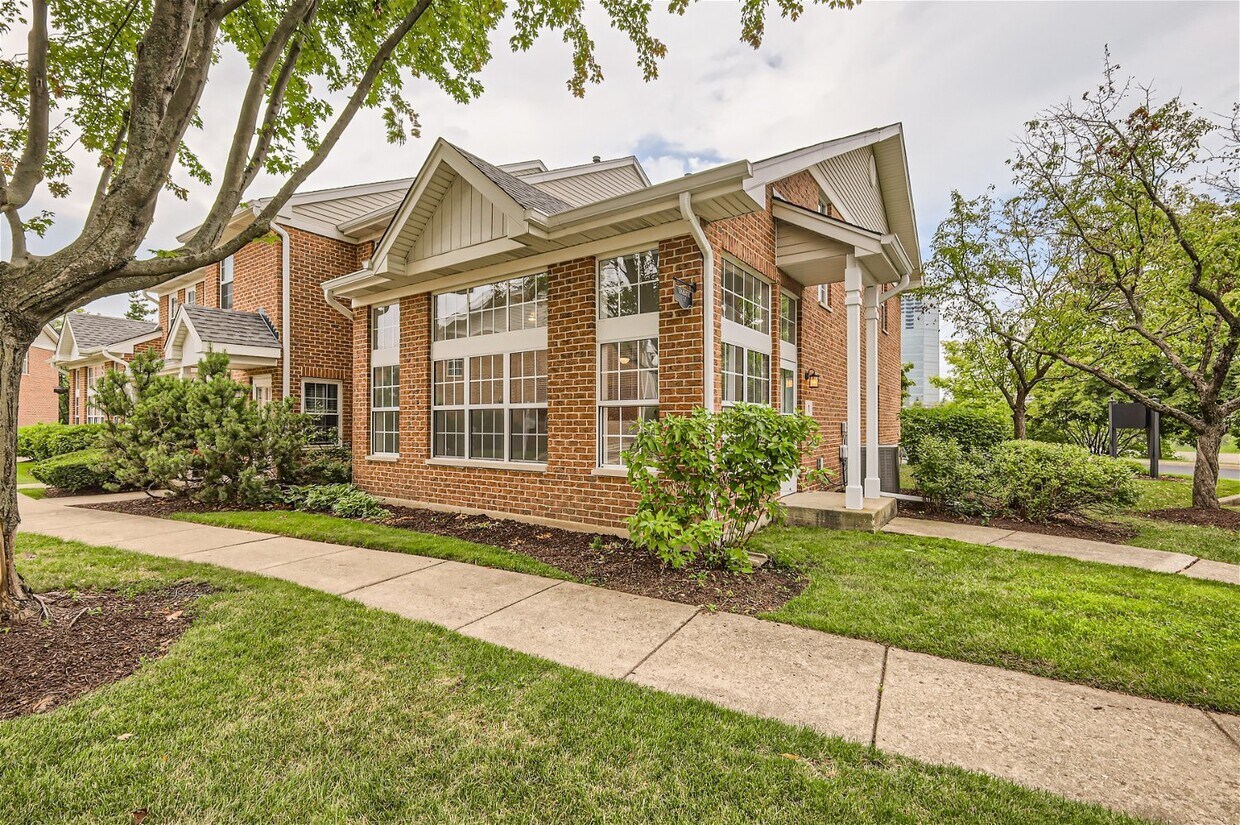Primary Photo - 1 Charlotte Cir