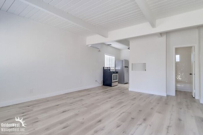 Foto del edificio - Freshly Renovated 2Bdm 1Ba Apartment in San Diego