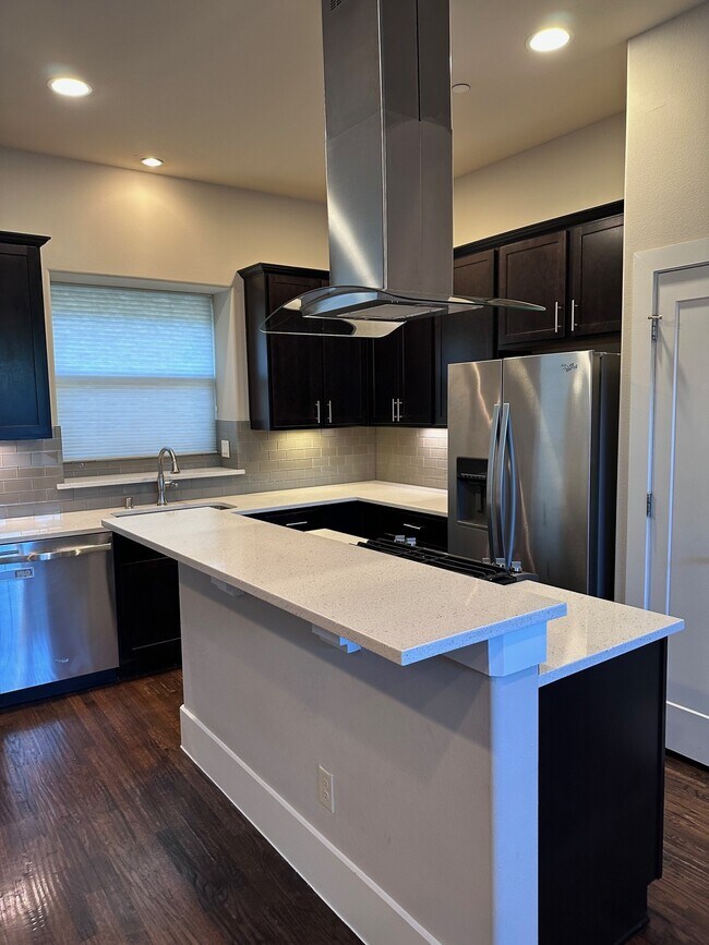 Foto del edificio - 5820 Bryan Pkwy