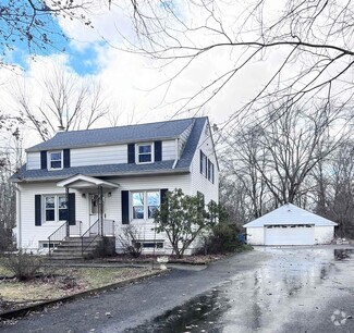 Building Photo - 13 Featherbed Ln
