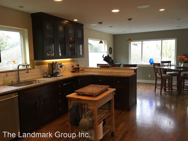 4 br, 4 bath House - 3315 E Denny Way - 4