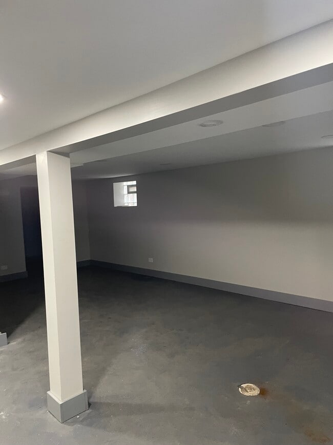 Building Photo - 7727 S Saint Lawrence Ave