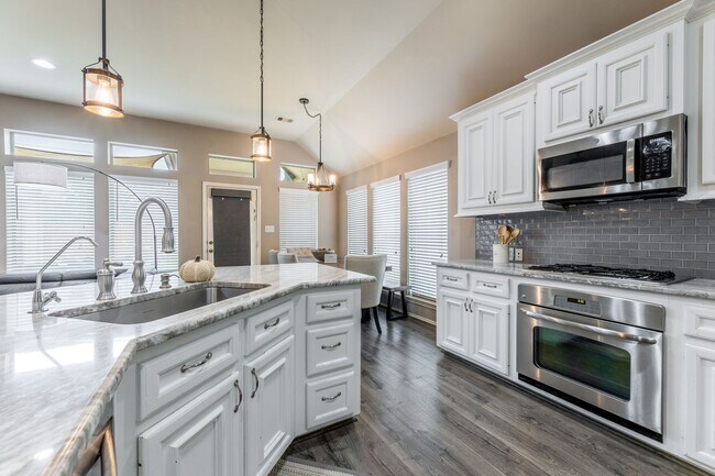 Foto del edificio - 10923 Starling Creek Dr