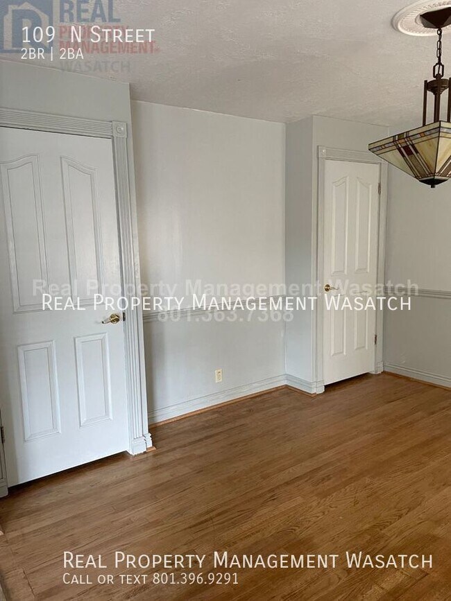 Building Photo - Downtown Avenue Home
