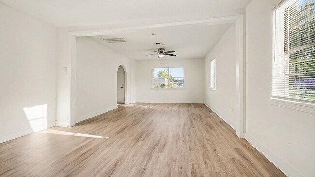 Foto del edificio - 654 Ridge Dr