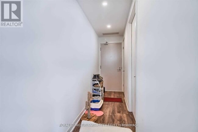 Building Photo - 115-3115 Blue Jays Way