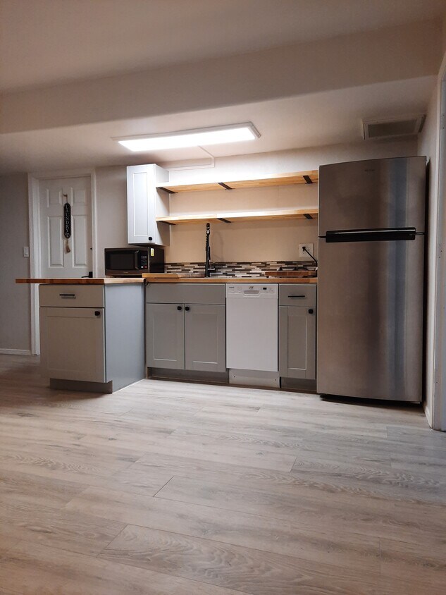 Foto principal - 1258 N Lois Dr