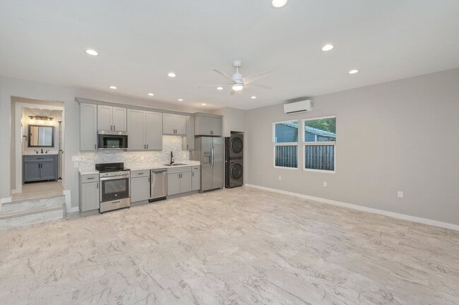 Building Photo - Peaceful Retreat! Just minutes from Niceville!