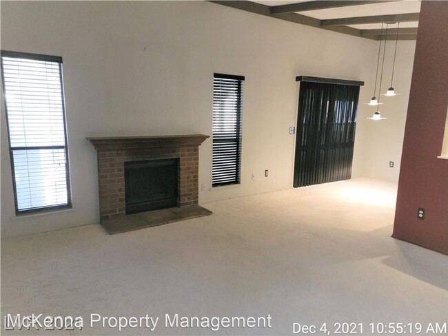Foto del edificio - 2 br, 2 bath House - 4742 Obannon Drive #D