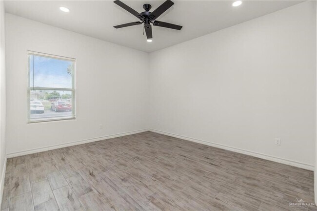 Foto del edificio - 9 Redbud E Ave