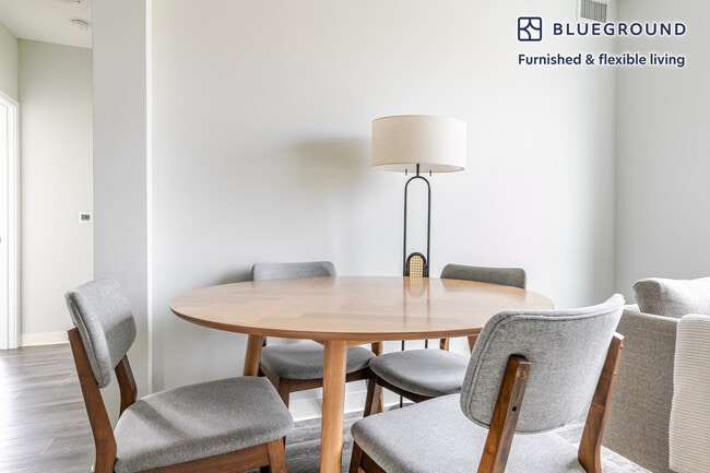 Foto del edificio - 6149 N Broadway