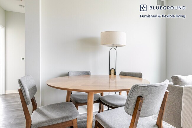 Foto del edificio - 6149 N Broadway