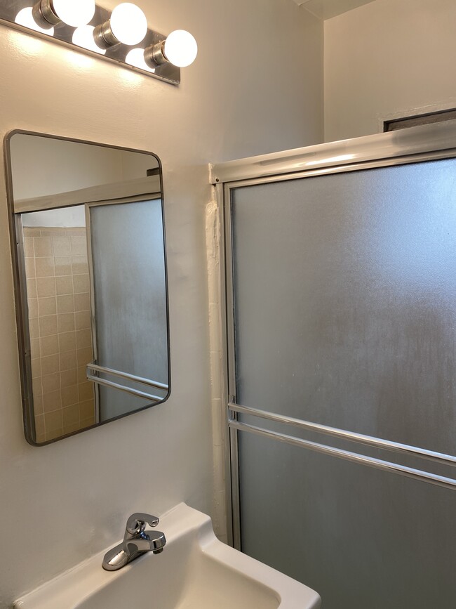 Bath (new decor) - 1224 9th St