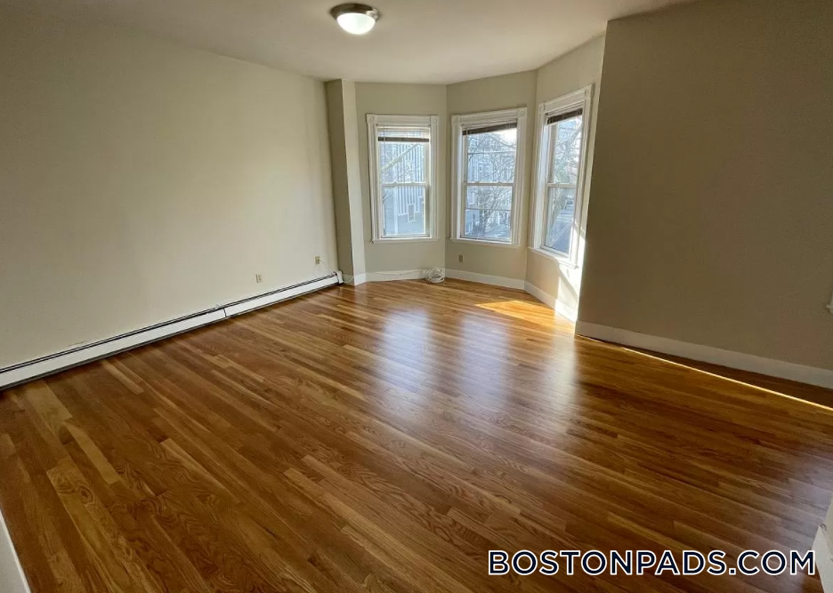Foto principal - 164 Putnam Ave