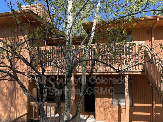Foto del edificio - 401 Forest Edge Drive
