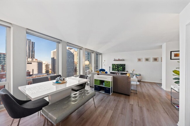 Foto del edificio - 111 E Chestnut St