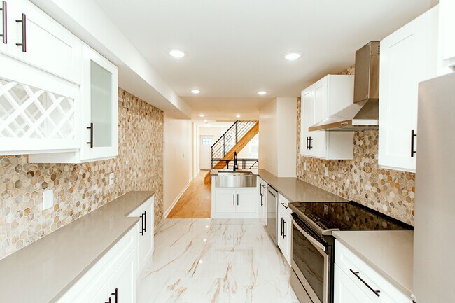 Foto del edificio - 2431 E Firth St