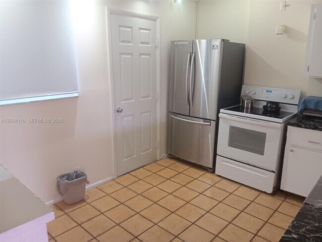 Foto del edificio - 3545 NE 166th St