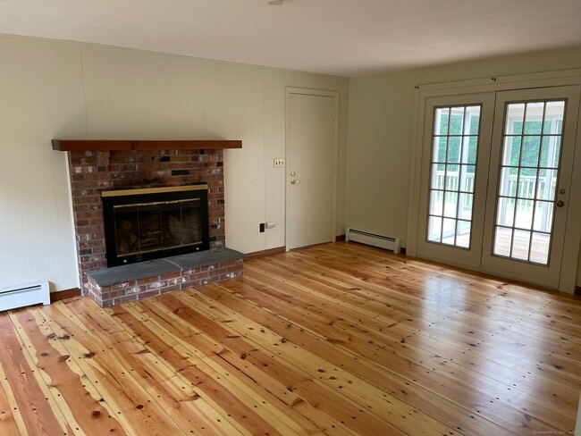 Building Photo - 41 Mending Wall Cir