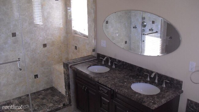 Building Photo - 3 br, 2.5 bath Townhome - 2614 Piedmont Ave.
