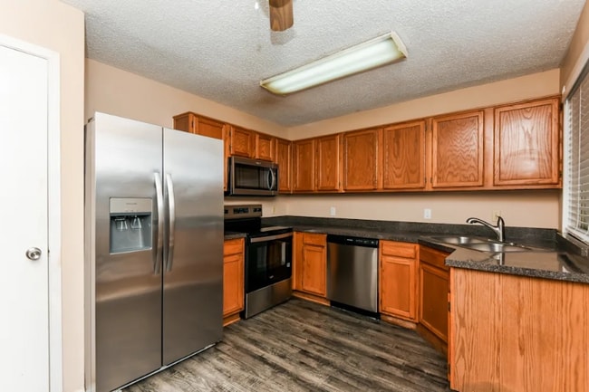 Foto del edificio - 3801 Waxwing Cir S