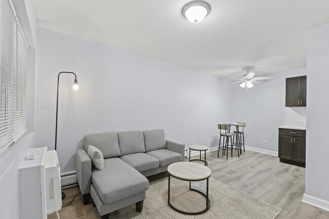 Building Photo - 1 bedroom in Chicago IL 60640