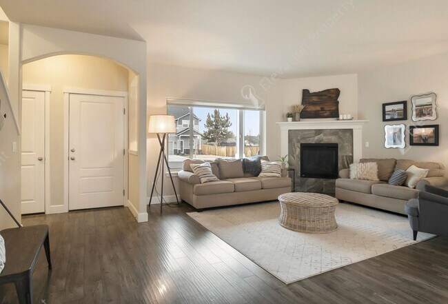 Building Photo - Spacious 4-Bedroom Home with Main Floor Pr...