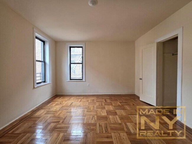 Foto del edificio - 2 bedroom in FLUSHING NY 11358