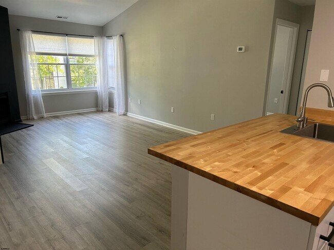Foto del edificio - 135 Driftwood Ct
